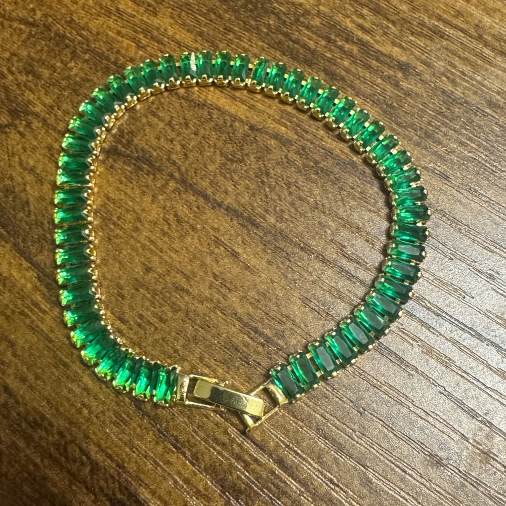 Elegant Green and Gold Bracelet - Picture 5 of 5